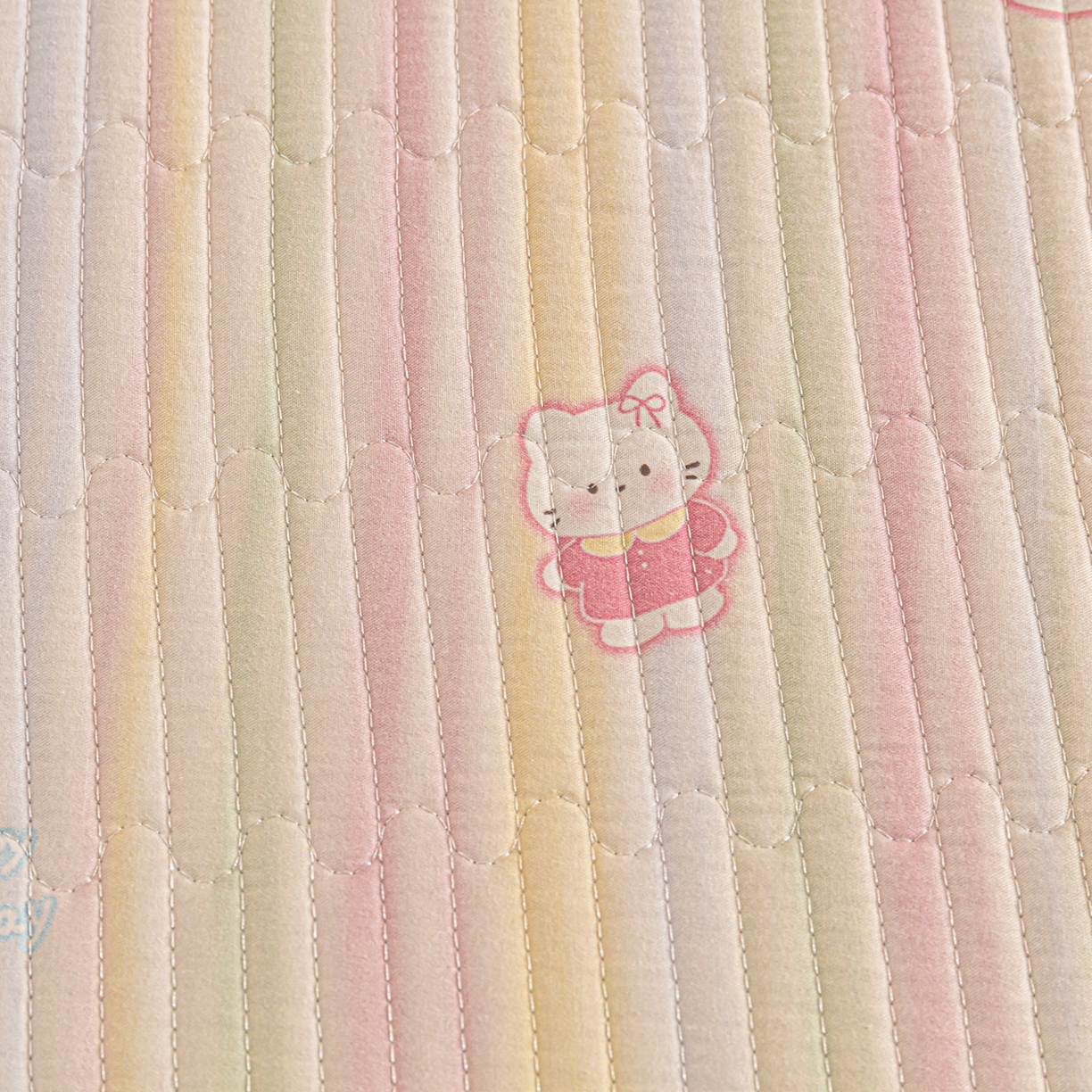 91家纺网 家纺一手货源 找家纺 恒尚居 2025新款A版全棉B版牛奶绒夹棉床褥垫A类四季可用学生床垫-秋冬款三件套系列二 彩虹猫【A纯棉-B牛奶绒】