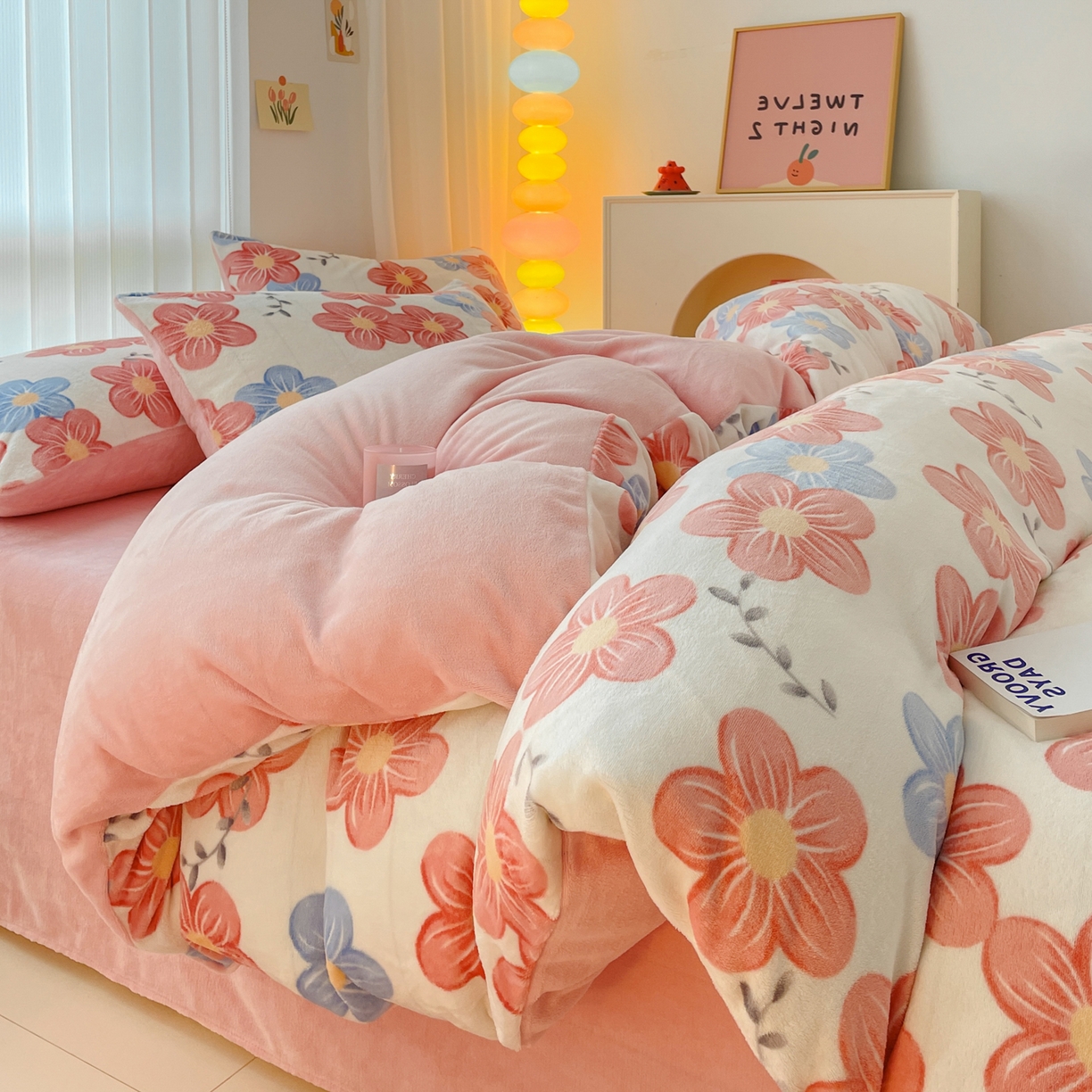 91家纺网 家纺一手货源 找家纺 启发 2025新款高克重小清新牛奶绒印花四件套 花环