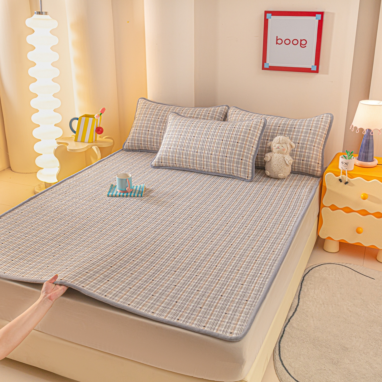 91家纺网 家纺一手货源 找家纺 恒尚居 2025新款A版全棉B版牛奶绒夹棉床褥垫A类四季可用学生床垫-秋冬款三件套系列三 简格调【A纯棉-B牛奶绒】