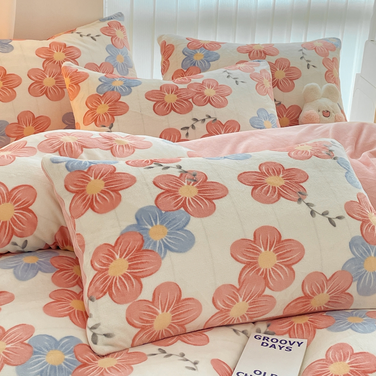 91家纺网 家纺一手货源 找家纺 启发 2025新款高克重小清新牛奶绒印花四件套 花环