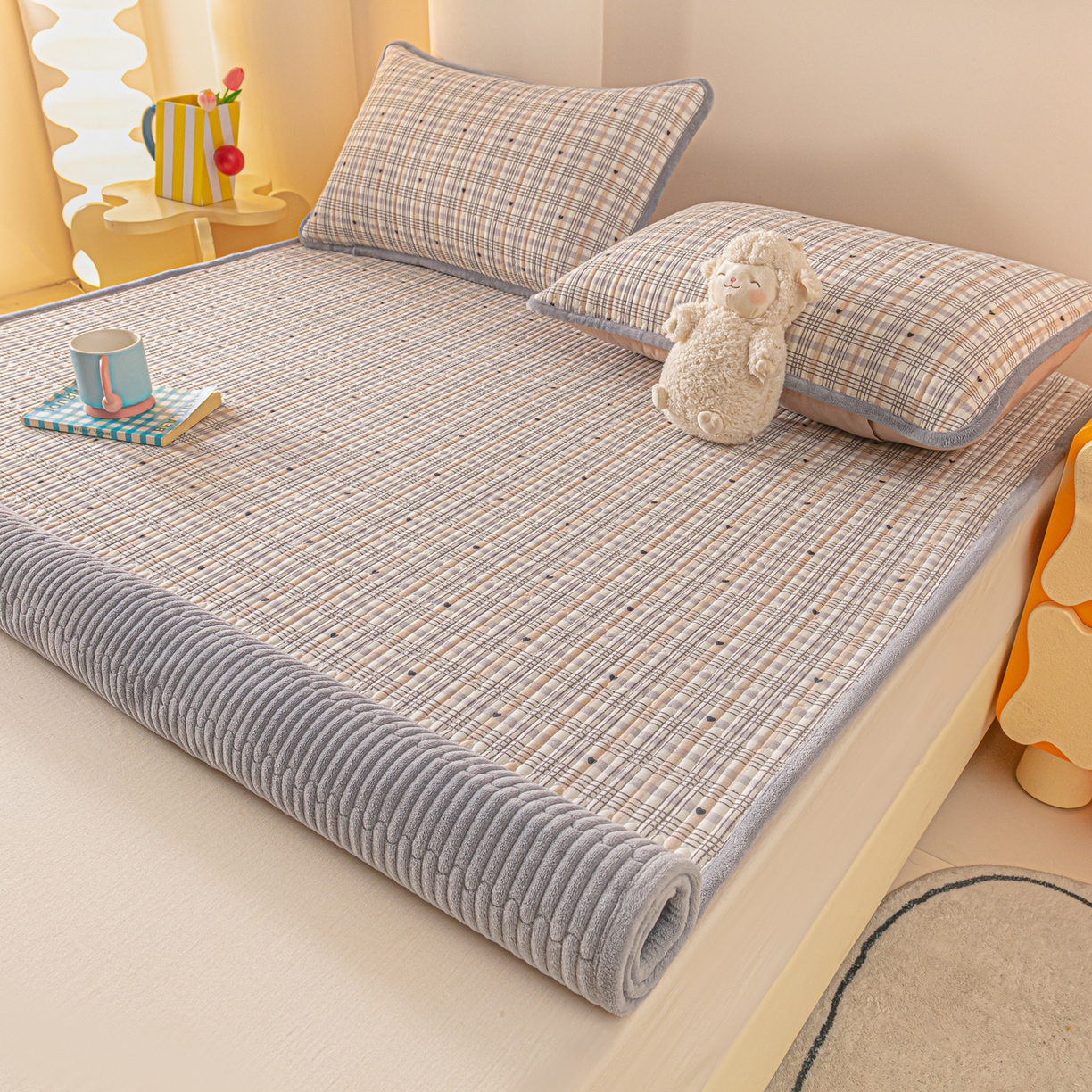 91家纺网 家纺一手货源 找家纺 恒尚居 2025新款A版全棉B版牛奶绒夹棉床褥垫A类四季可用学生床垫-秋冬款三件套系列三 简格调【A纯棉-B牛奶绒】