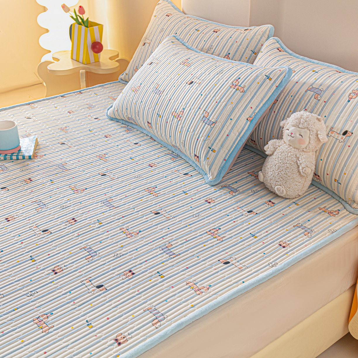 91家纺网 家纺一手货源 找家纺 恒尚居 2025新款A版全棉B版牛奶绒夹棉床褥垫A类四季可用学生床垫-秋冬款三件套系列一 机灵旺仔【A纯棉-B牛奶绒】