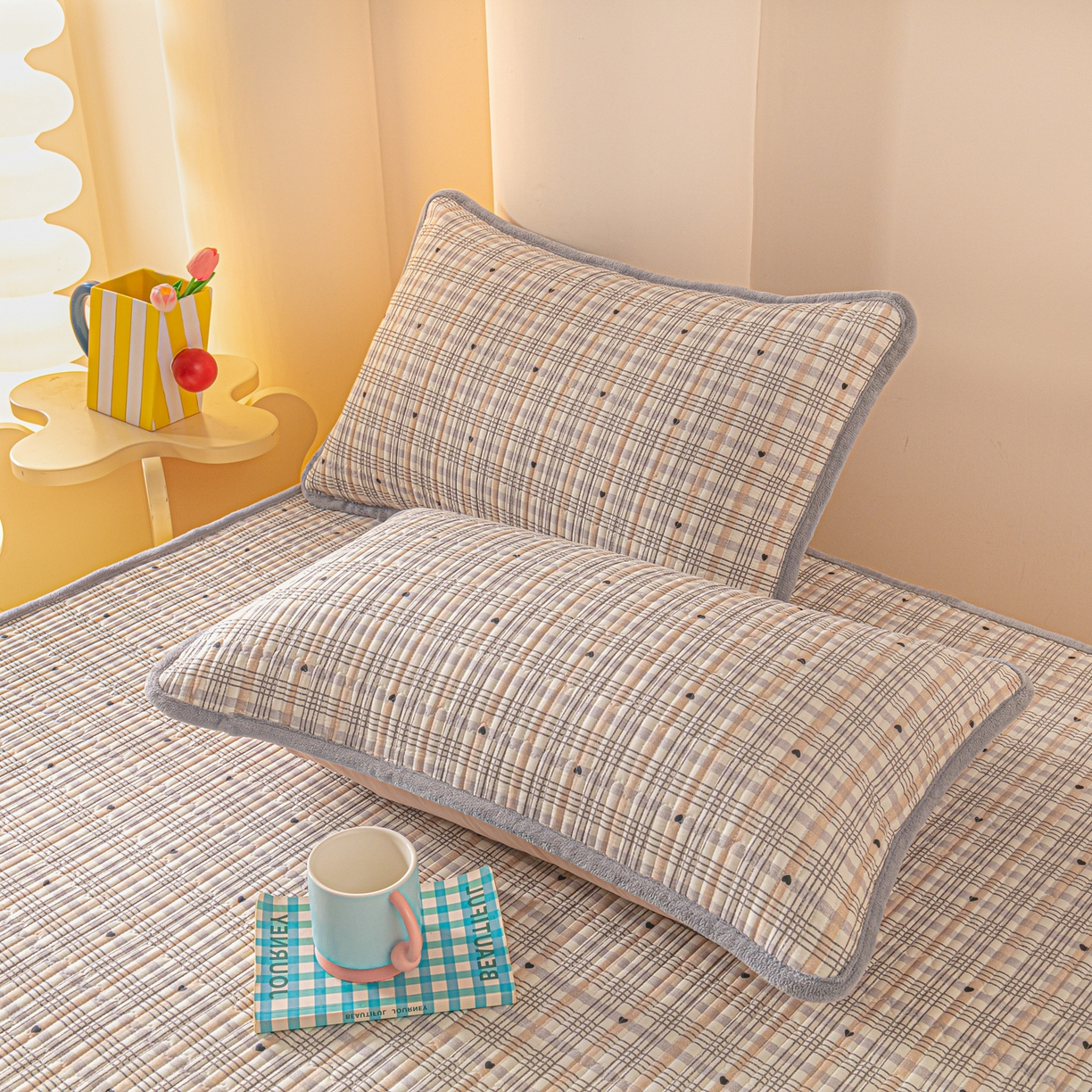 91家纺网 家纺一手货源 找家纺 恒尚居 2025新款A版全棉B版牛奶绒夹棉床褥垫A类四季可用学生床垫-秋冬款三件套系列三 简格调【A纯棉-B牛奶绒】