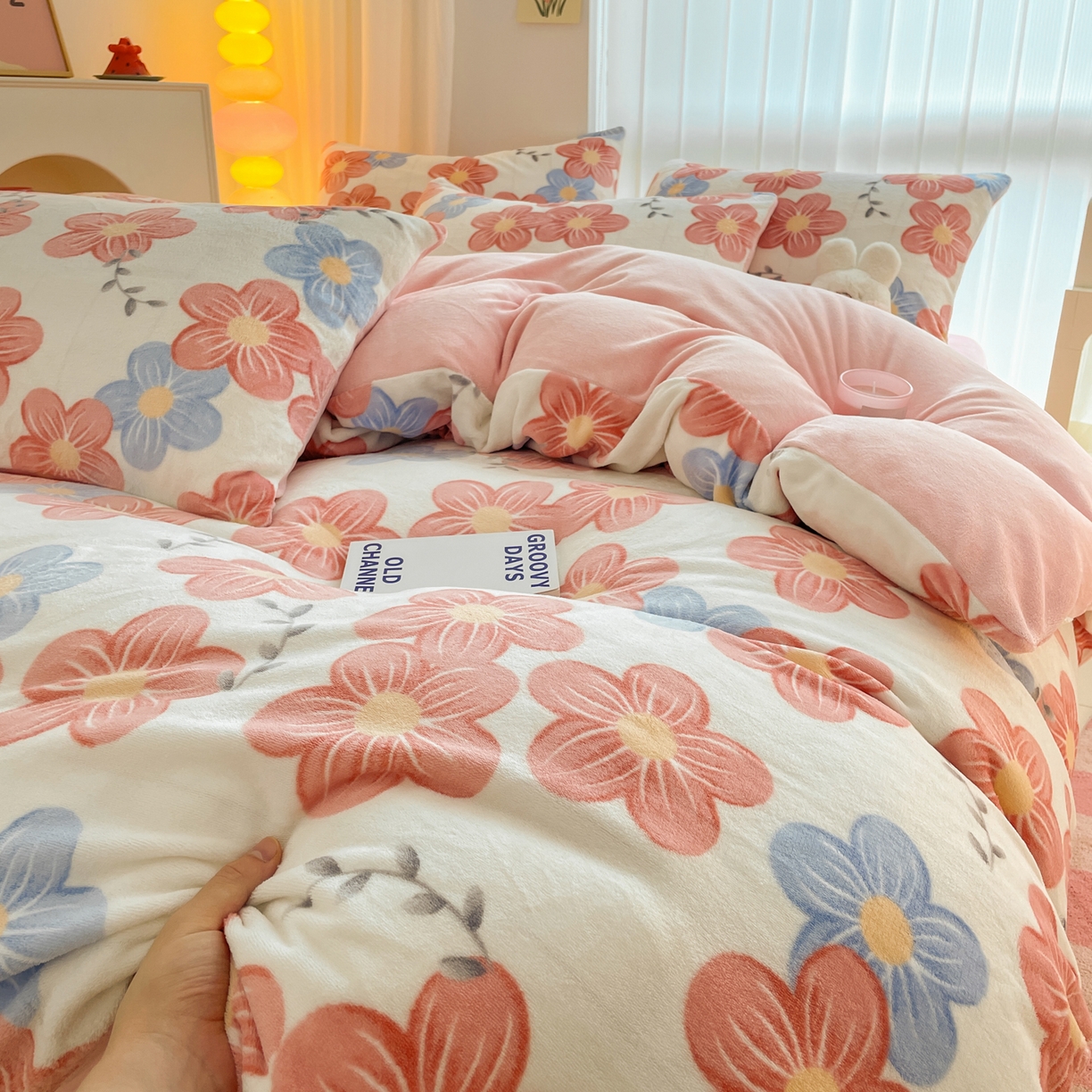 91家纺网 家纺一手货源 找家纺 启发 2025新款高克重小清新牛奶绒印花四件套 花环