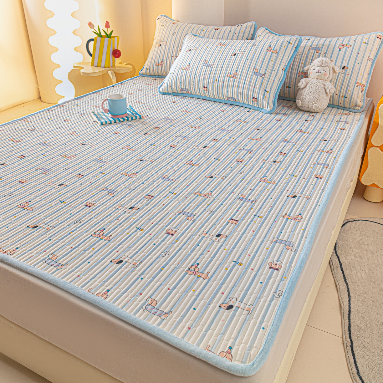 91家纺网 家纺一手货源 找家纺 恒尚居 2025新款A版全棉B版牛奶绒夹棉床褥垫A类四季可用学生床垫-秋冬款三件套系列一 机灵旺仔【A纯棉-B牛奶绒】