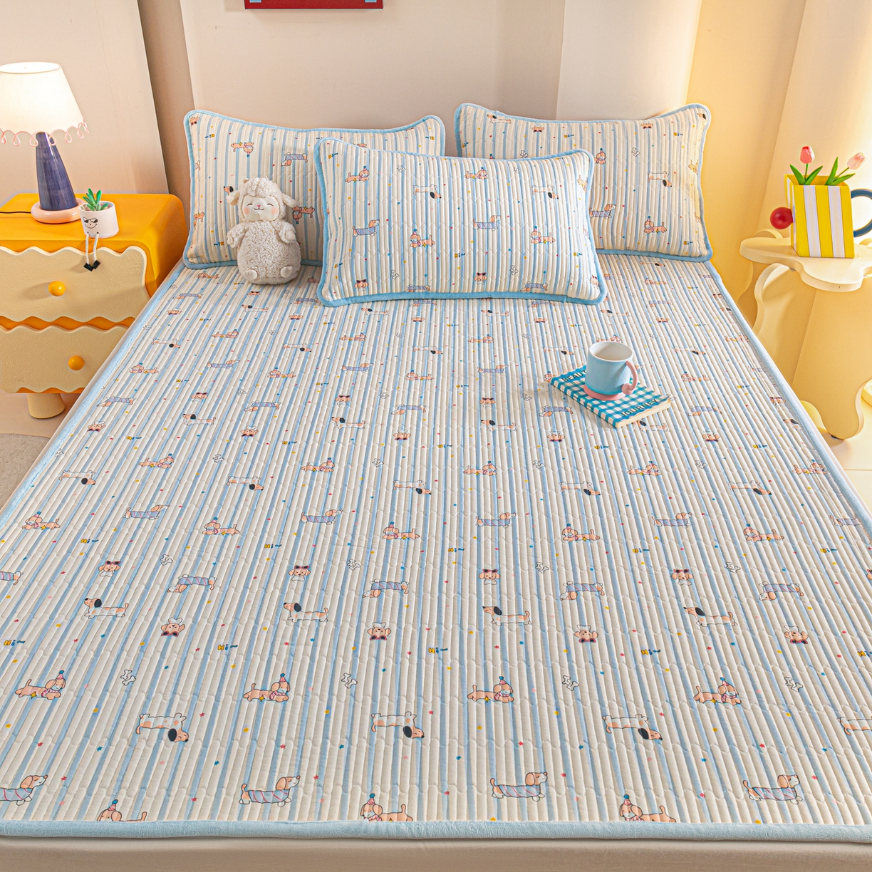 91家纺网 家纺一手货源 找家纺 恒尚居 2025新款A版全棉B版牛奶绒夹棉床褥垫A类四季可用学生床垫-秋冬款三件套系列一 机灵旺仔【A纯棉-B牛奶绒】