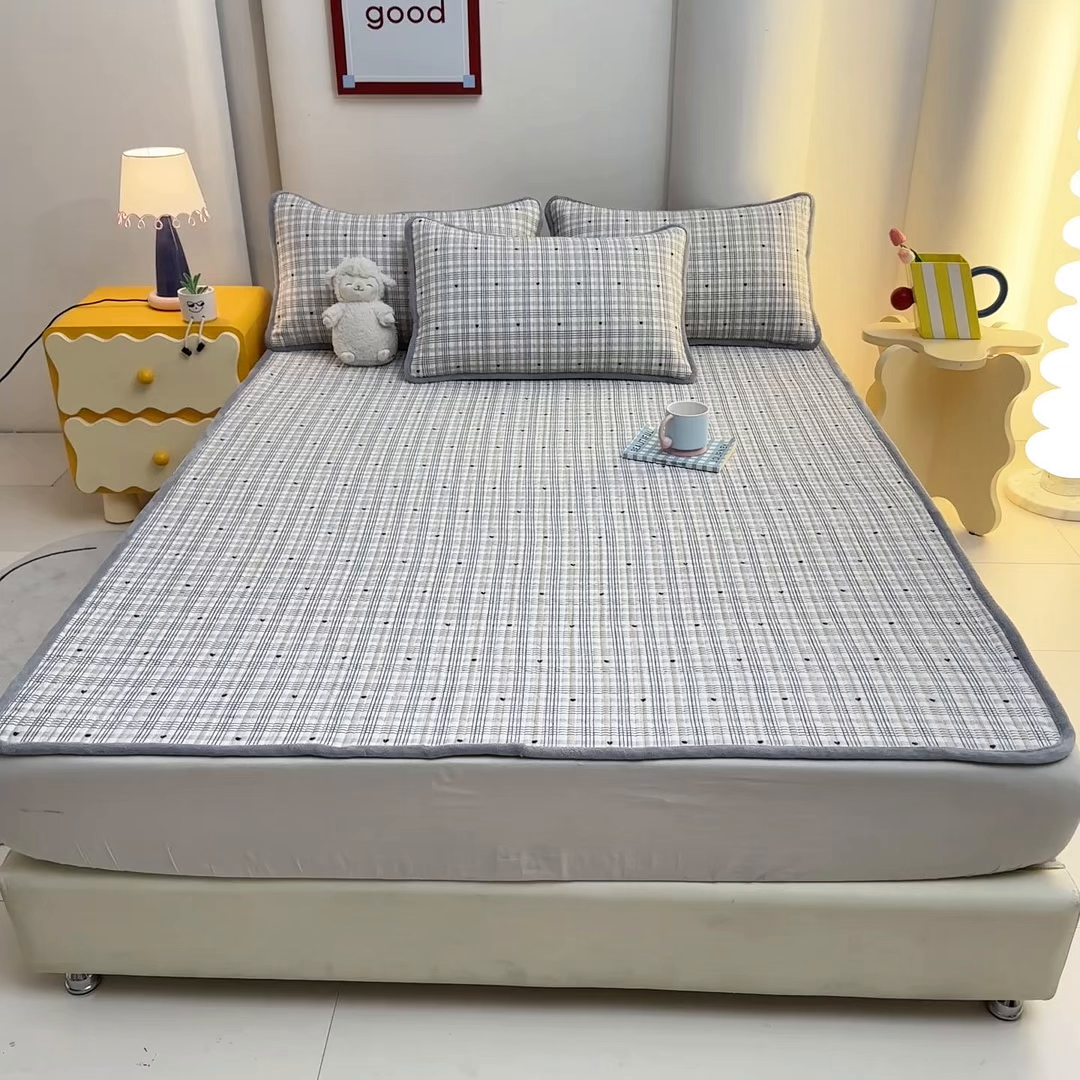 91家纺网 家纺一手货源 找家纺 恒尚居 2025新款A版全棉B版牛奶绒夹棉床褥垫A类四季可用学生床垫-秋冬款三件套系列三 简格调【A纯棉-B牛奶绒】