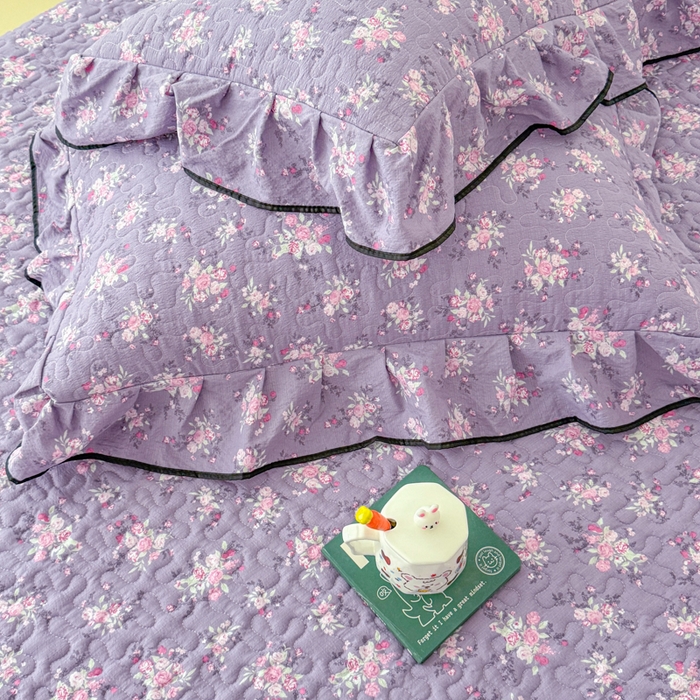 91家纺网 家纺一手货源 找家纺 小萌虎 2025新款A类云感原麻双层纱花边床盖三件套 紫韵【花边款】