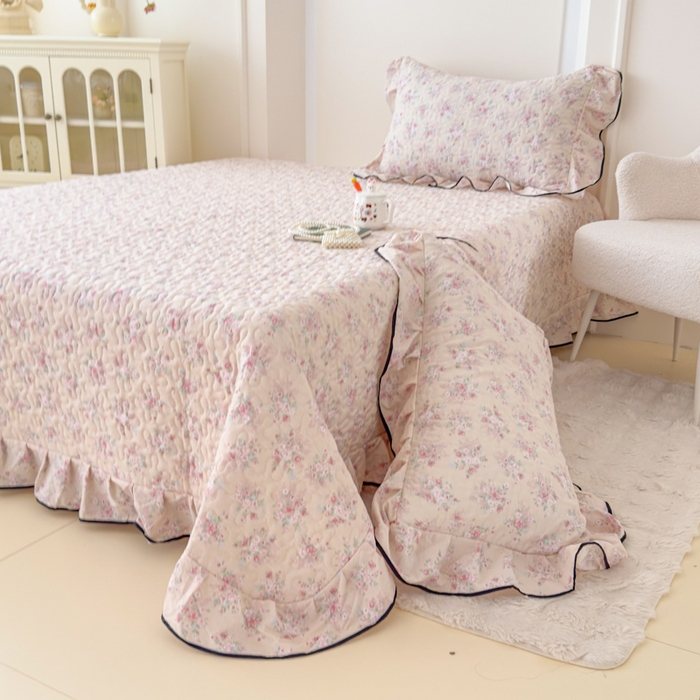 91家纺网 家纺一手货源 找家纺 小萌虎 2025新款A类云感原麻双层纱花边床盖三件套 春天里【花边款】