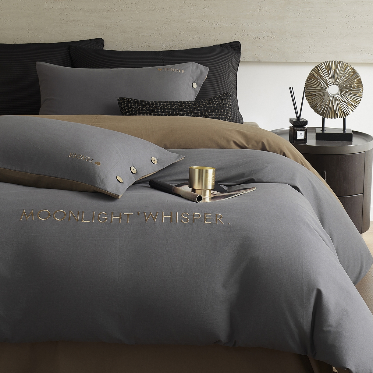 91家纺网 家纺一手货源 找家纺 艾咪-Amy ntmy 2025轻奢高级感纽扣款全棉纯棉加厚磨毛刺绣四件套 漫月灰咖