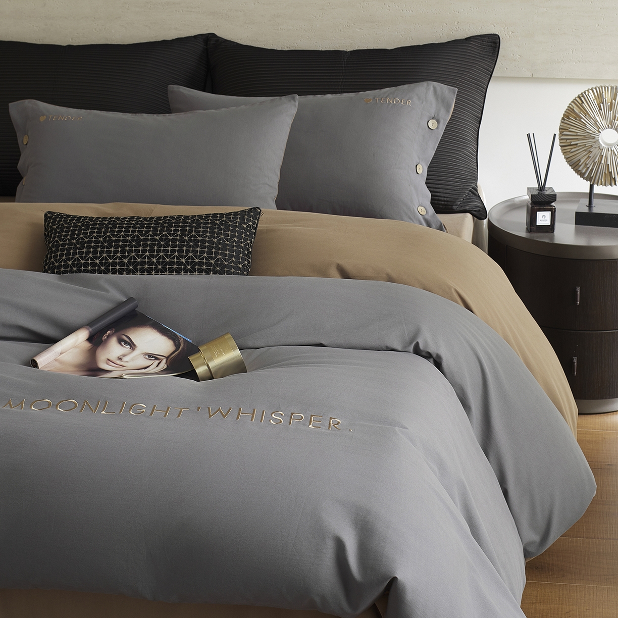 91家纺网 家纺一手货源 找家纺 艾咪-Amy ntmy 2025轻奢高级感纽扣款全棉纯棉加厚磨毛刺绣四件套 漫月灰咖