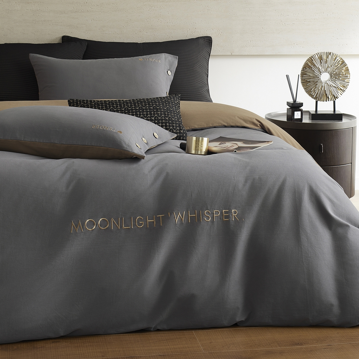 91家纺网 家纺一手货源 找家纺 艾咪-Amy ntmy 2025轻奢高级感纽扣款全棉纯棉加厚磨毛刺绣四件套 漫月灰咖