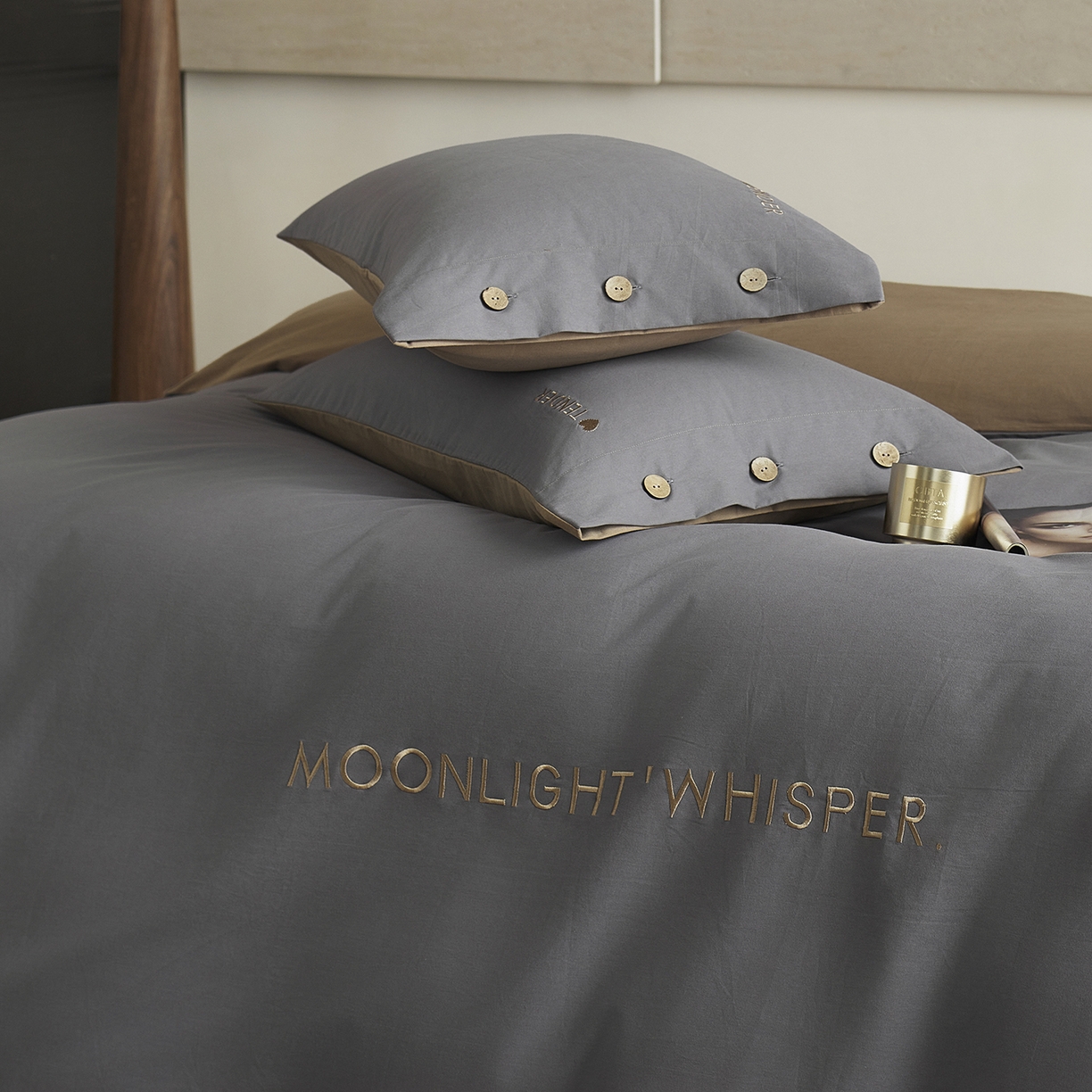 91家纺网 家纺一手货源 找家纺 艾咪-Amy ntmy 2025轻奢高级感纽扣款全棉纯棉加厚磨毛刺绣四件套 漫月灰咖