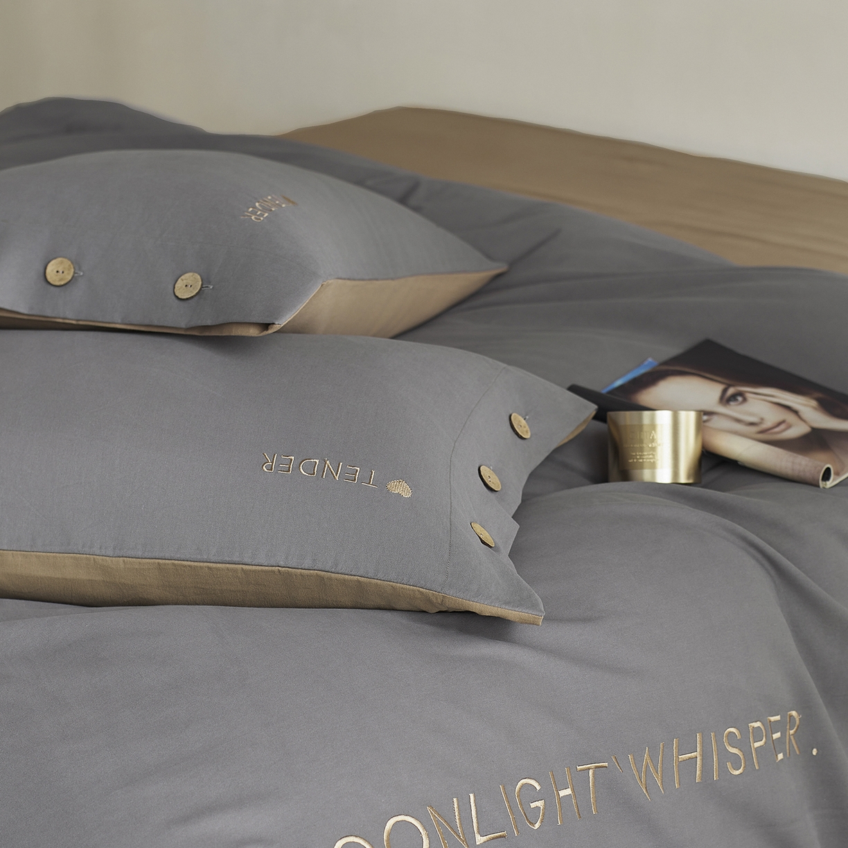 91家纺网 家纺一手货源 找家纺 艾咪-Amy ntmy 2025轻奢高级感纽扣款全棉纯棉加厚磨毛刺绣四件套 漫月灰咖