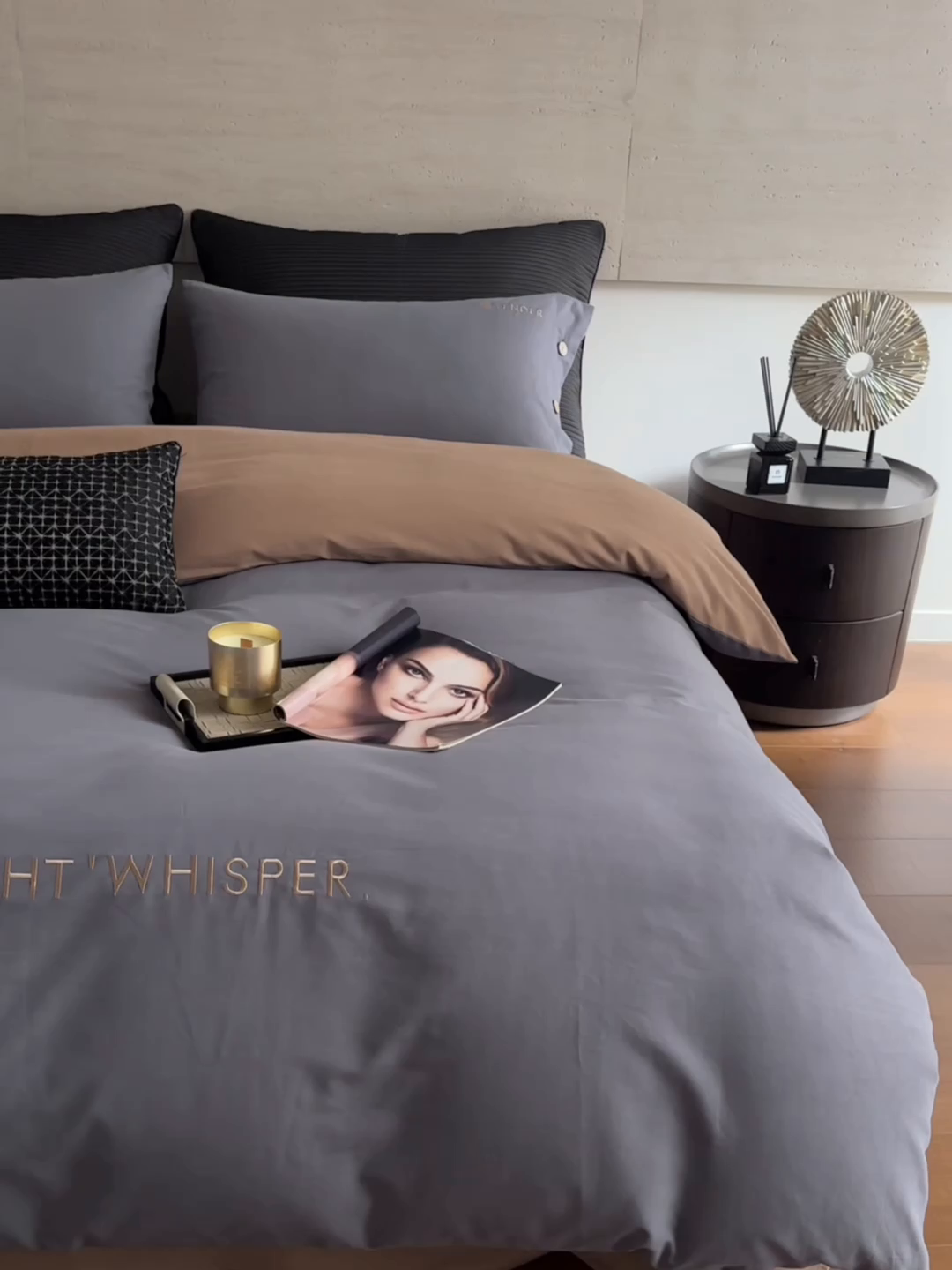 91家纺网 家纺一手货源 找家纺 艾咪-Amy ntmy 2025轻奢高级感纽扣款全棉纯棉加厚磨毛刺绣四件套 漫月灰咖