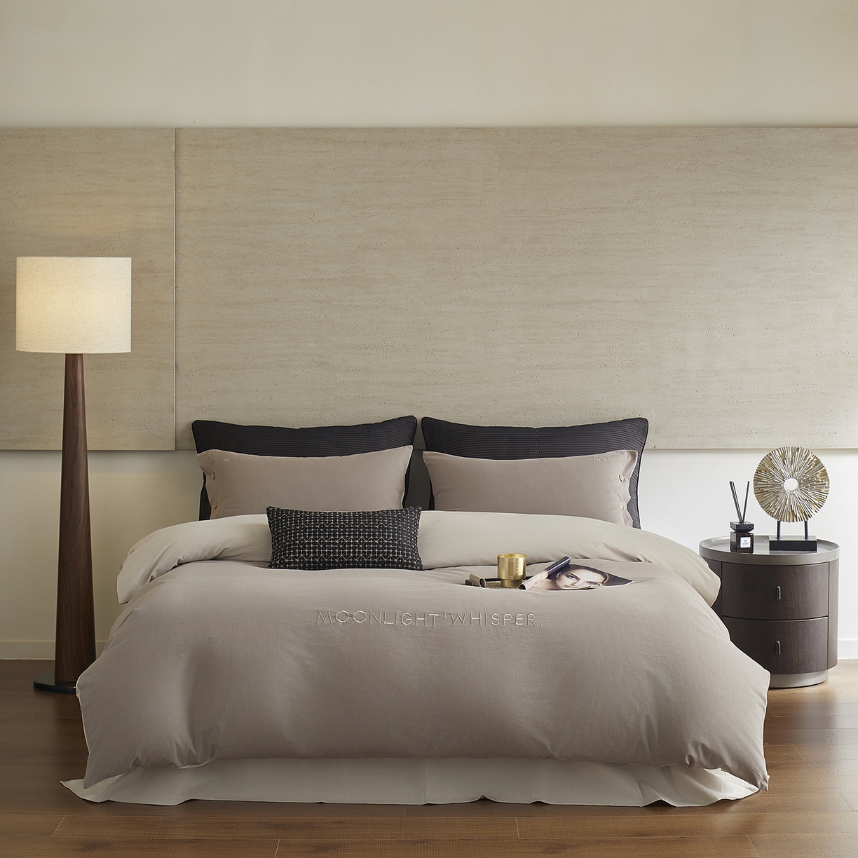 91家纺网 家纺一手货源 找家纺 艾咪-Amy ntmy 2025轻奢高级感纽扣款全棉纯棉加厚磨毛刺绣四件套 漫月灰米