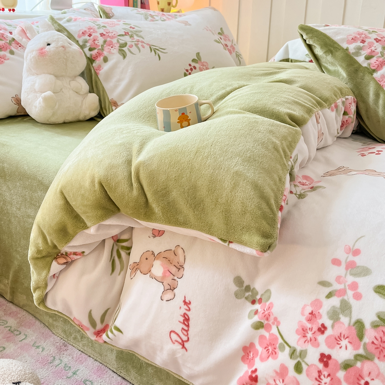 91家纺网 家纺一手货源 找家纺 启发 2025新款高克重小清新牛奶绒印花四件套 花之恋