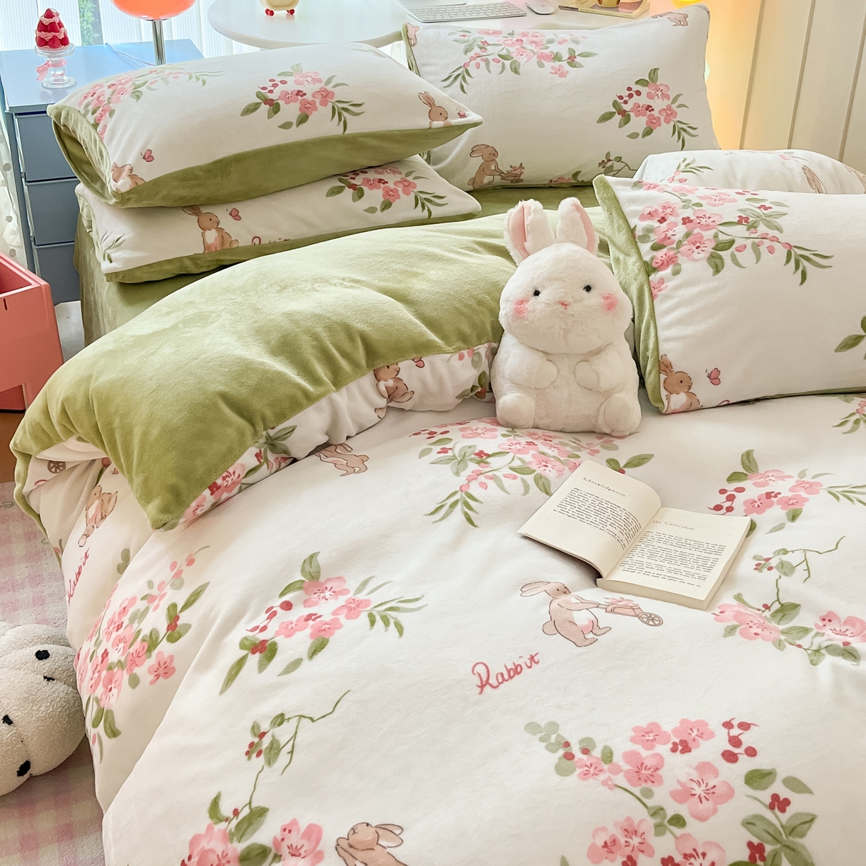 91家纺网 家纺一手货源 找家纺 启发 2025新款高克重小清新牛奶绒印花四件套 花之恋