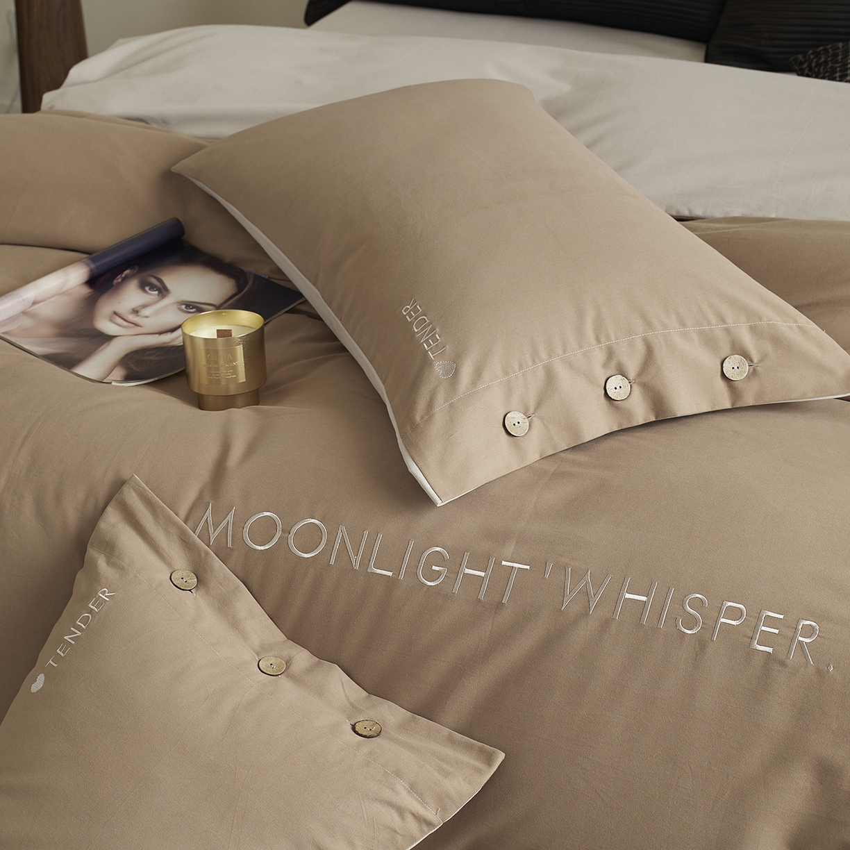 91家纺网 家纺一手货源 找家纺 艾咪-Amy ntmy 2025轻奢高级感纽扣款全棉纯棉加厚磨毛刺绣四件套 漫月咖米