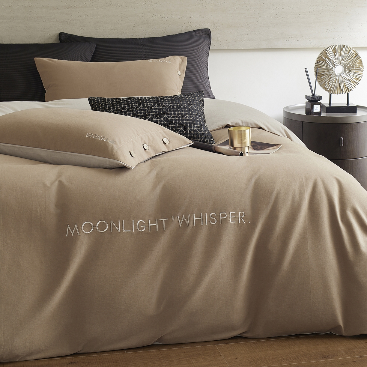 91家纺网 家纺一手货源 找家纺 艾咪-Amy ntmy 2025轻奢高级感纽扣款全棉纯棉加厚磨毛刺绣四件套 漫月咖米