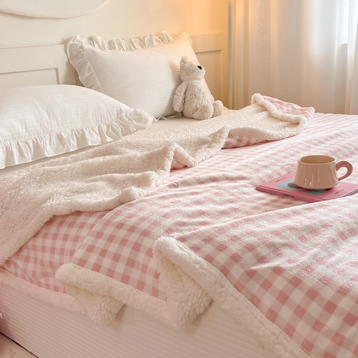 91家纺网 家纺一手货源 找家纺 川悦生活 2025新款牛奶绒羊羔绒毯子毛毯 毛毯小屋格格奶粉