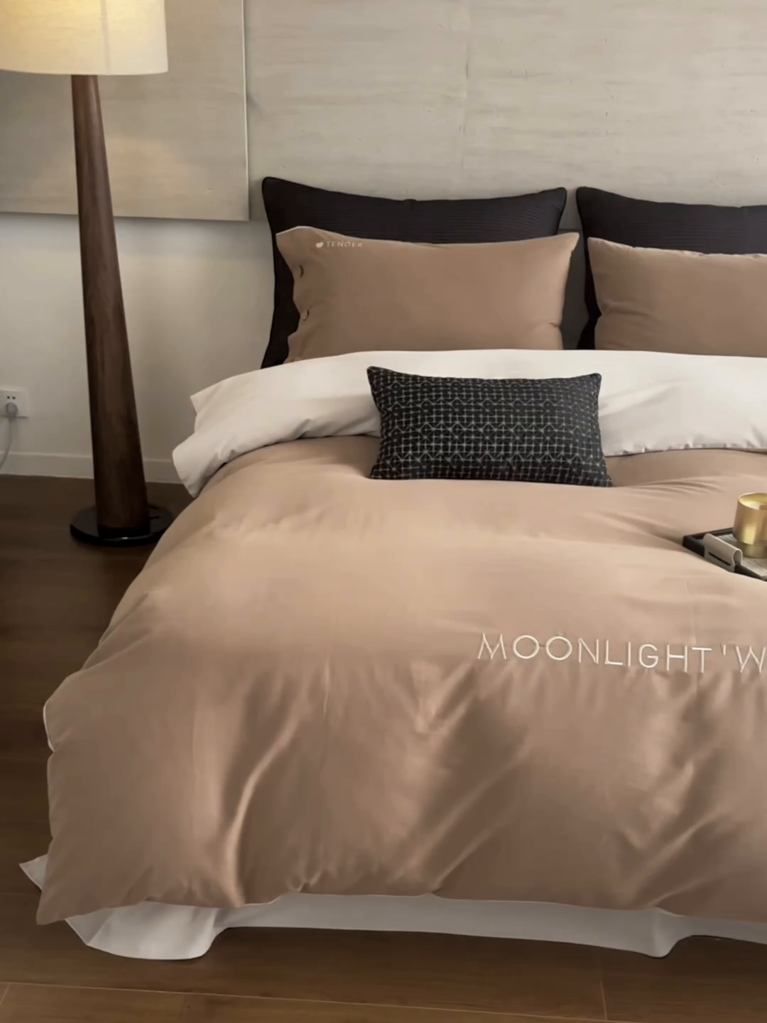 91家纺网 家纺一手货源 找家纺 艾咪-Amy ntmy 2025轻奢高级感纽扣款全棉纯棉加厚磨毛刺绣四件套 漫月咖米