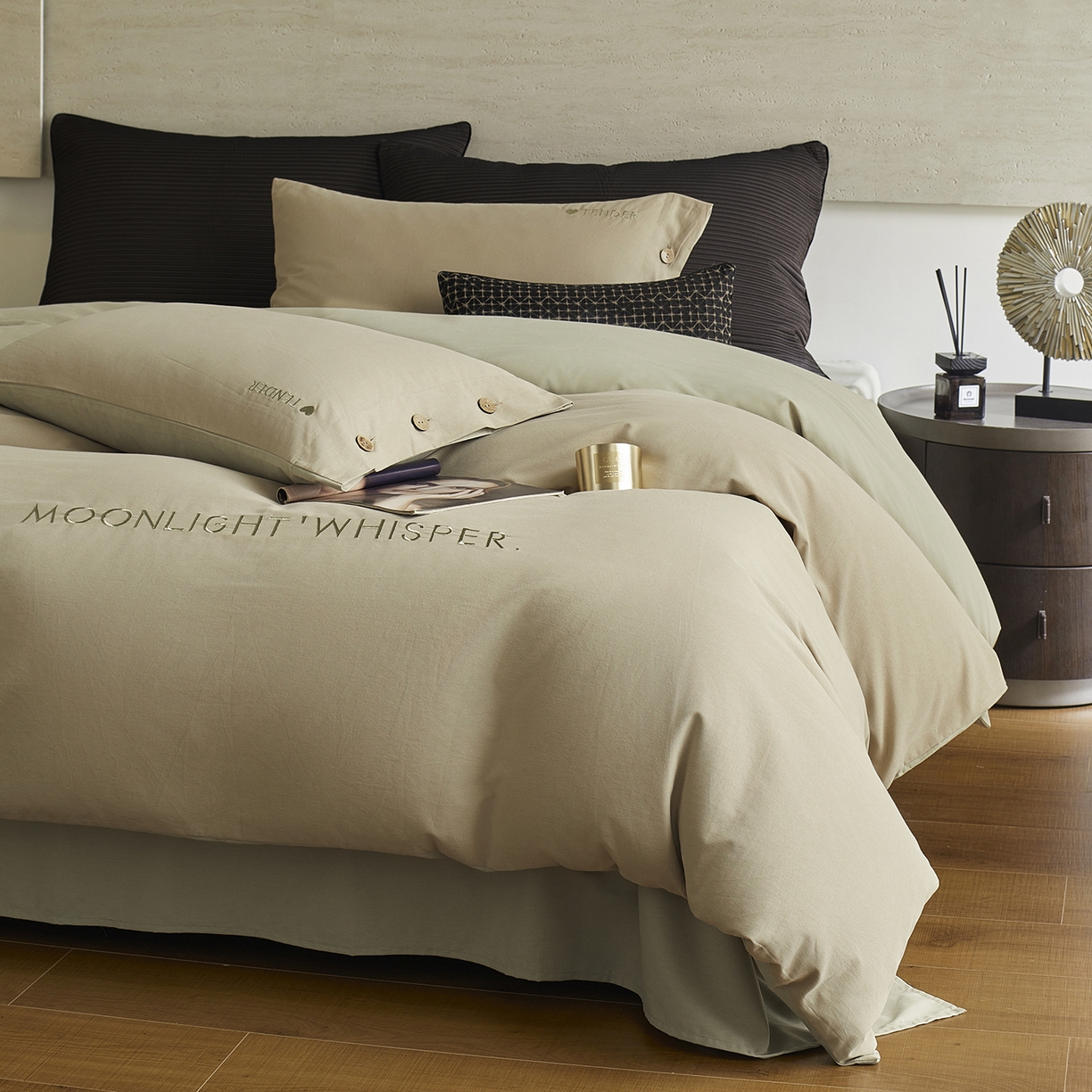 91家纺网 家纺一手货源 找家纺 艾咪-Amy ntmy 2025轻奢高级感纽扣款全棉纯棉加厚磨毛刺绣四件套 漫月卡绿