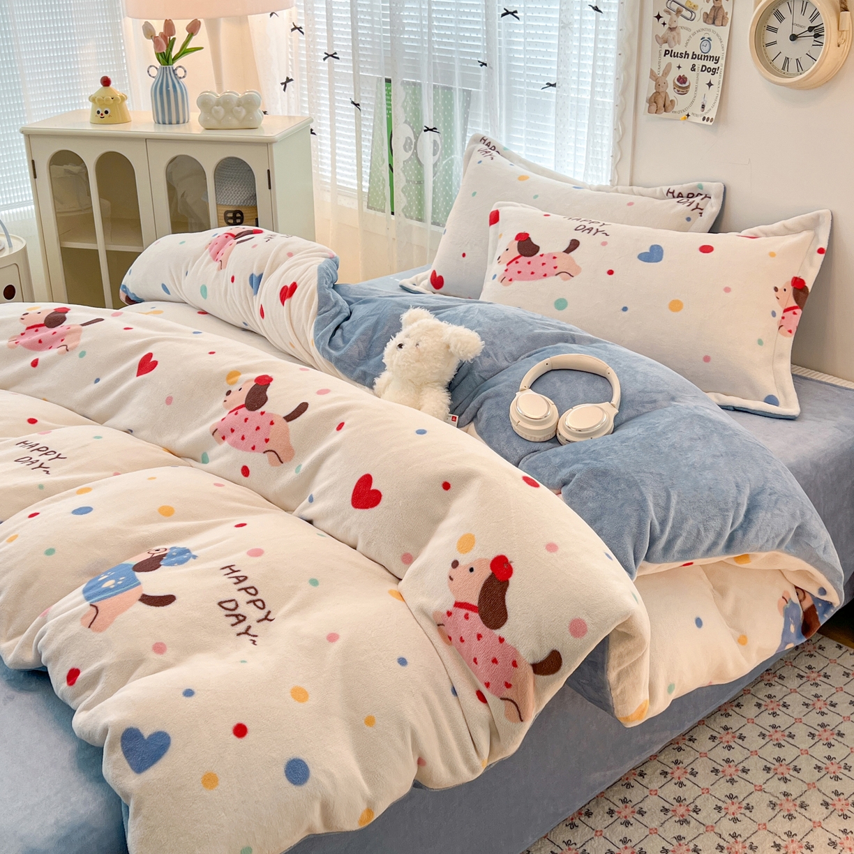 91家纺网 家纺一手货源 找家纺 启发 2025新款高克重小清新牛奶绒印花四件套 欢乐小狗