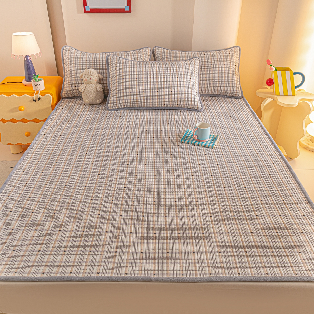 91家纺网 家纺一手货源 找家纺 恒尚居 2025新款A版全棉B版牛奶绒夹棉床褥垫A类四季可用学生床垫-秋冬款三件套系列一 简格调【A纯棉-B牛奶绒】