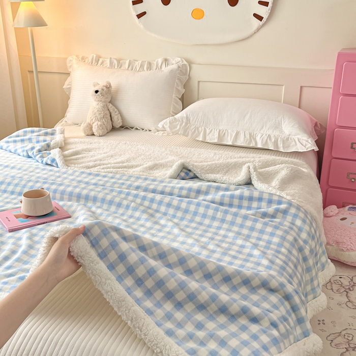 91家纺网 家纺一手货源 找家纺 川悦生活 2025新款牛奶绒羊羔绒毯子毛毯 毛毯小屋格格奶蓝