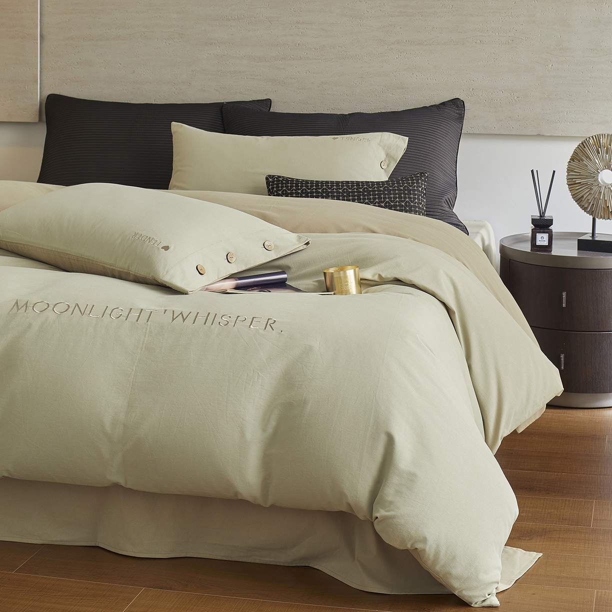 91家纺网 家纺一手货源 找家纺 艾咪-Amy ntmy 2025轻奢高级感纽扣款全棉纯棉加厚磨毛刺绣四件套 漫月绿卡