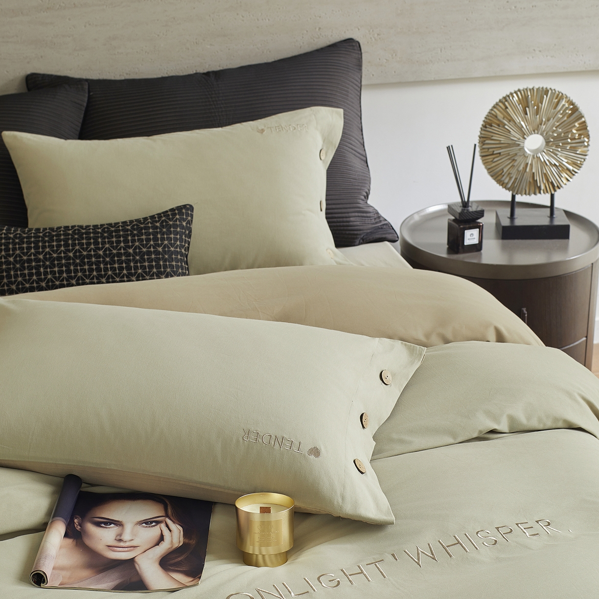 91家纺网 家纺一手货源 找家纺 艾咪-Amy ntmy 2025轻奢高级感纽扣款全棉纯棉加厚磨毛刺绣四件套 漫月绿卡