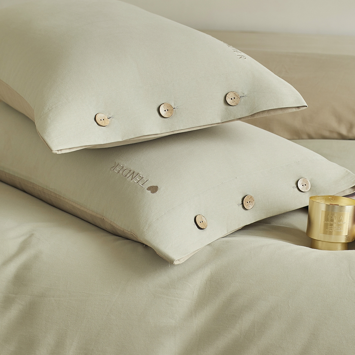 91家纺网 家纺一手货源 找家纺 艾咪-Amy ntmy 2025轻奢高级感纽扣款全棉纯棉加厚磨毛刺绣四件套 漫月绿卡