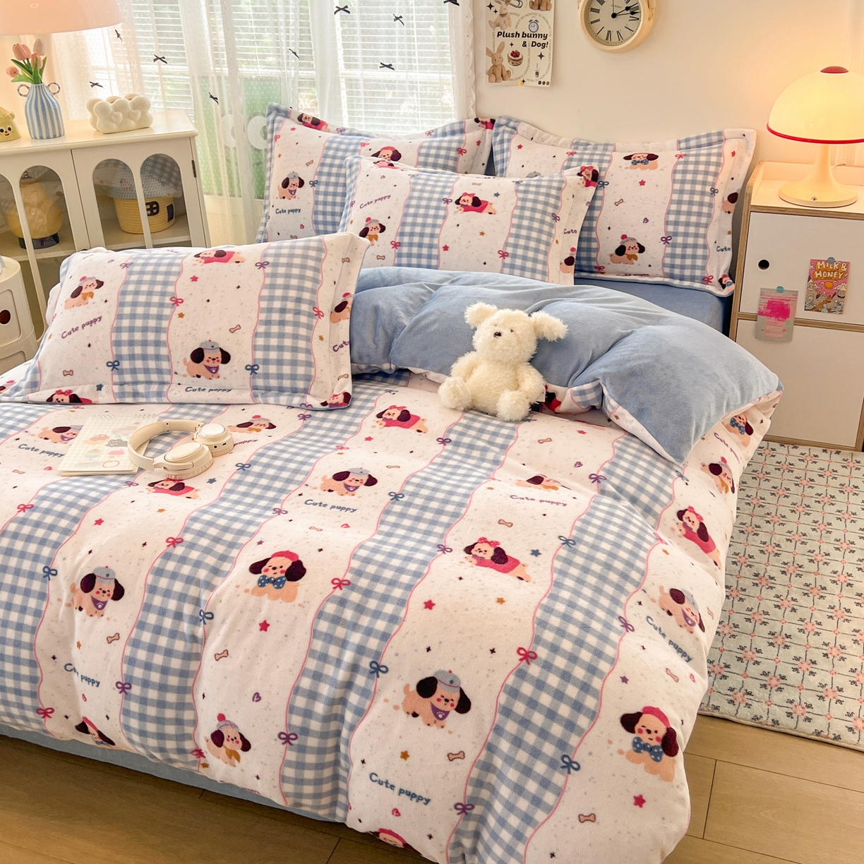 91家纺网 家纺一手货源 找家纺 启发 2025新款高克重小清新牛奶绒印花四件套 快乐狗狗