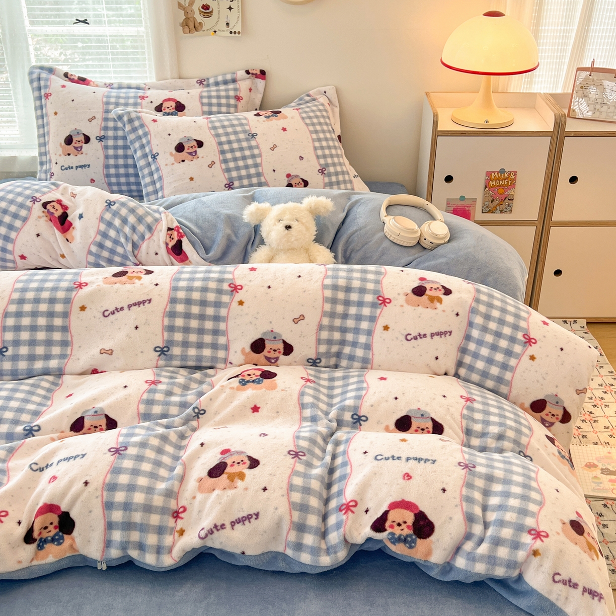 91家纺网 家纺一手货源 找家纺 启发 2025新款高克重小清新牛奶绒印花四件套 快乐狗狗