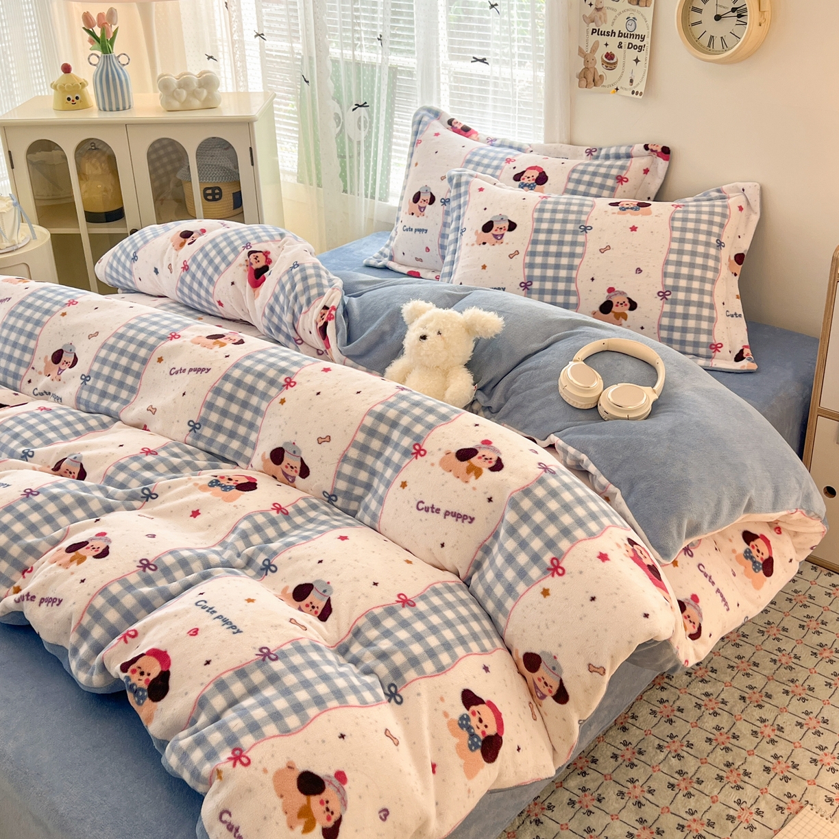 91家纺网 家纺一手货源 找家纺 启发 2025新款高克重小清新牛奶绒印花四件套 快乐狗狗