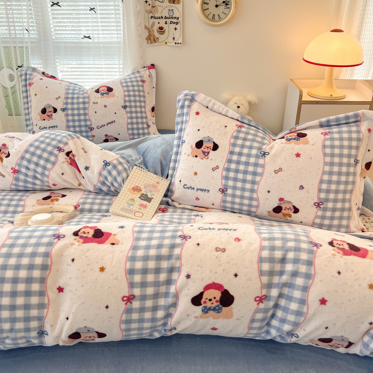 91家纺网 家纺一手货源 找家纺 启发 2025新款高克重小清新牛奶绒印花四件套 快乐狗狗