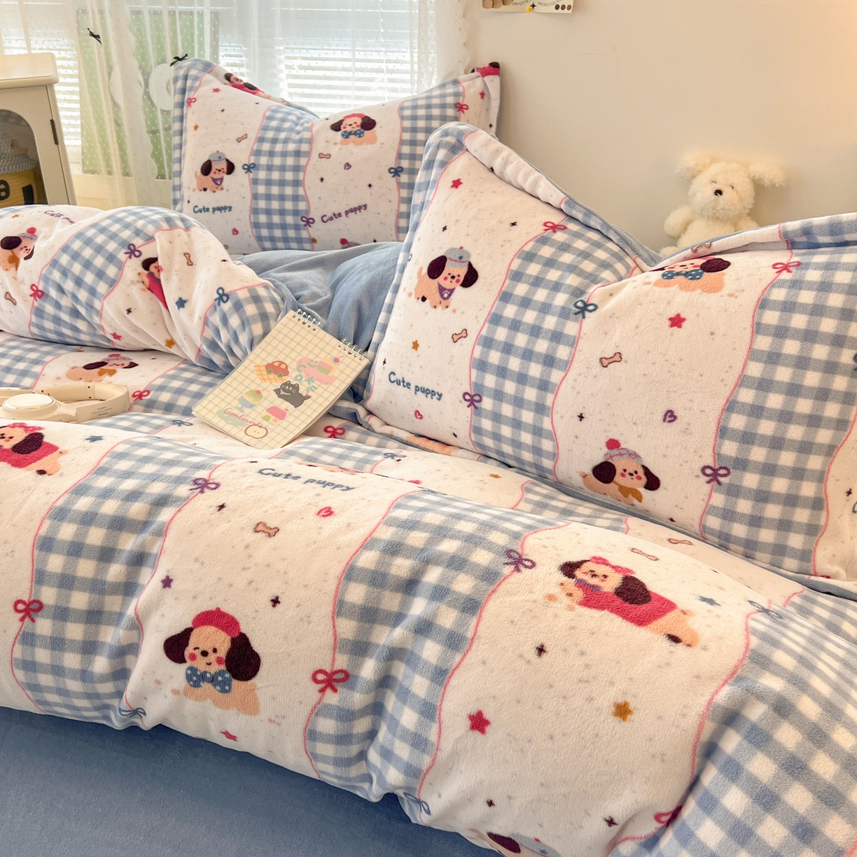 91家纺网 家纺一手货源 找家纺 启发 2025新款高克重小清新牛奶绒印花四件套 快乐狗狗