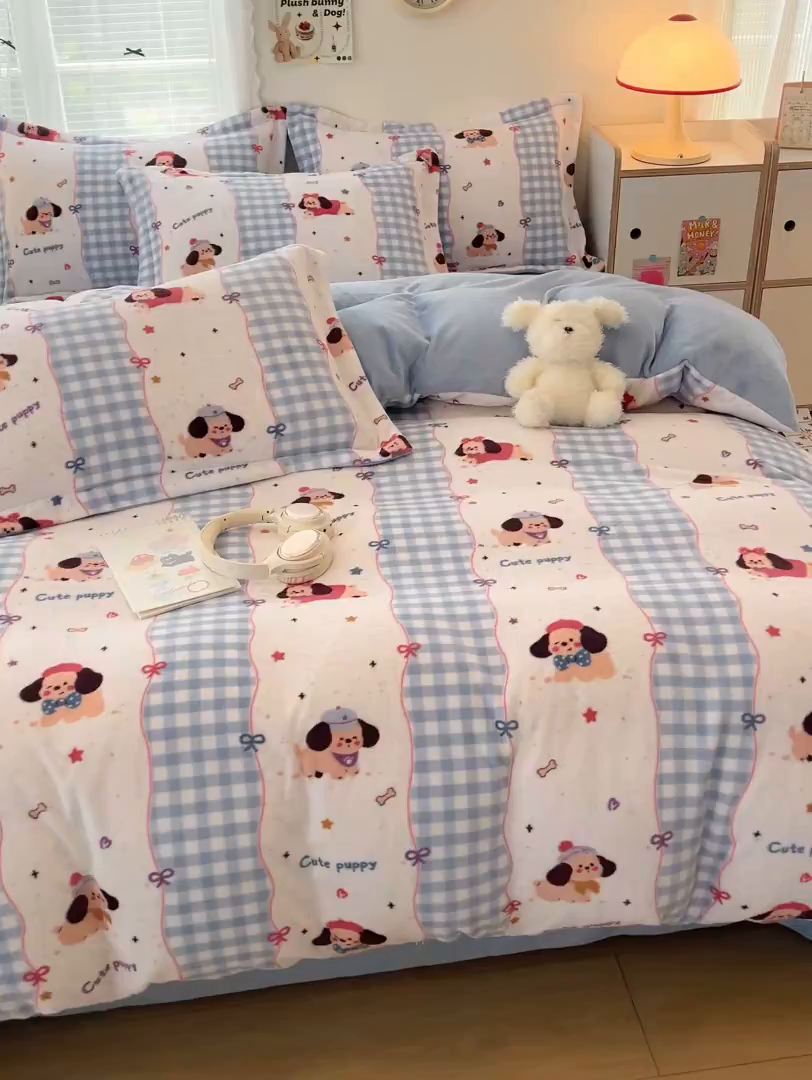 91家纺网 家纺一手货源 找家纺 启发 2025新款高克重小清新牛奶绒印花四件套 快乐狗狗