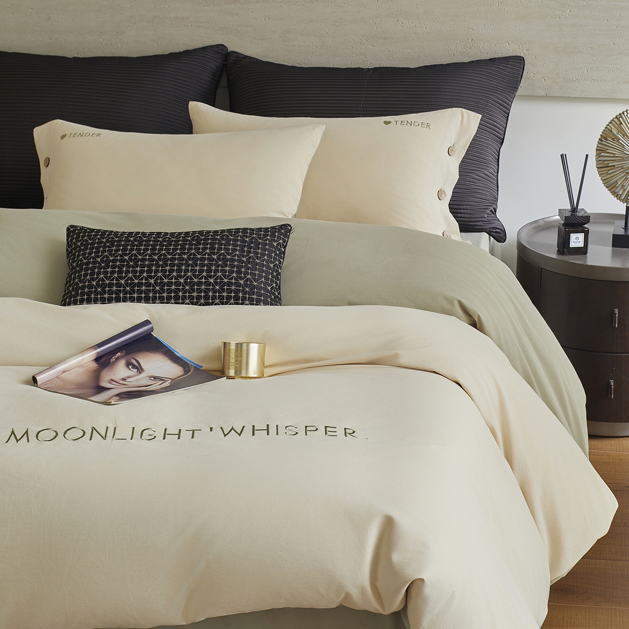 91家纺网 家纺一手货源 找家纺 艾咪-Amy ntmy 2025轻奢高级感纽扣款全棉纯棉加厚磨毛刺绣四件套 漫月奶绿