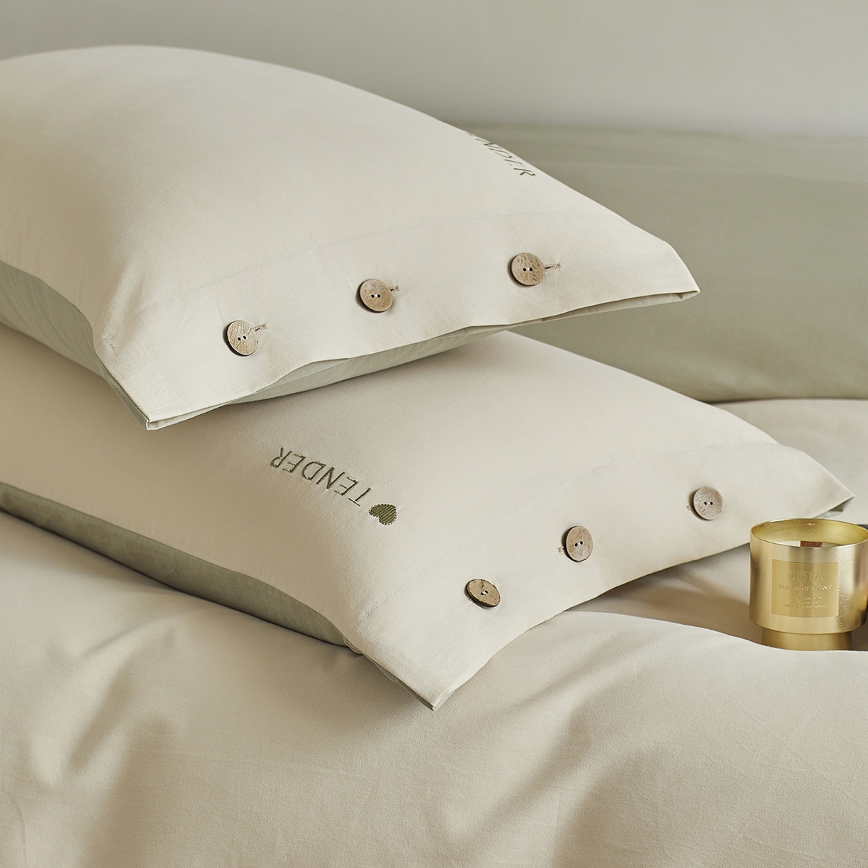 91家纺网 家纺一手货源 找家纺 艾咪-Amy ntmy 2025轻奢高级感纽扣款全棉纯棉加厚磨毛刺绣四件套 漫月奶绿