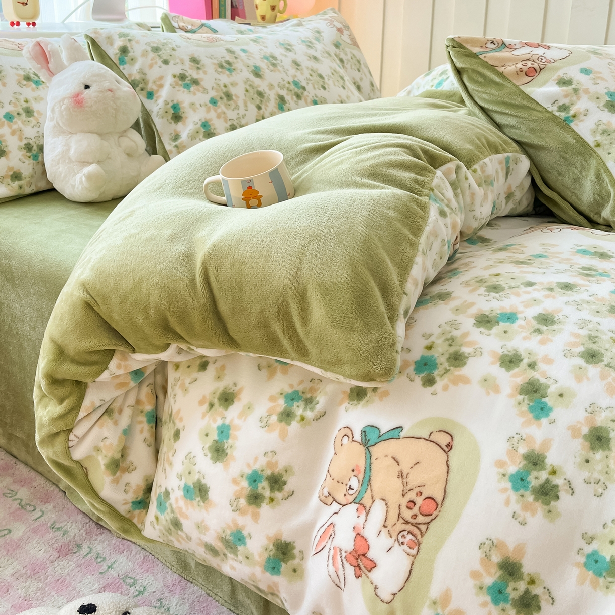 91家纺网 家纺一手货源 找家纺 启发 2025新款高克重小清新牛奶绒印花四件套 蓝风铃-绿