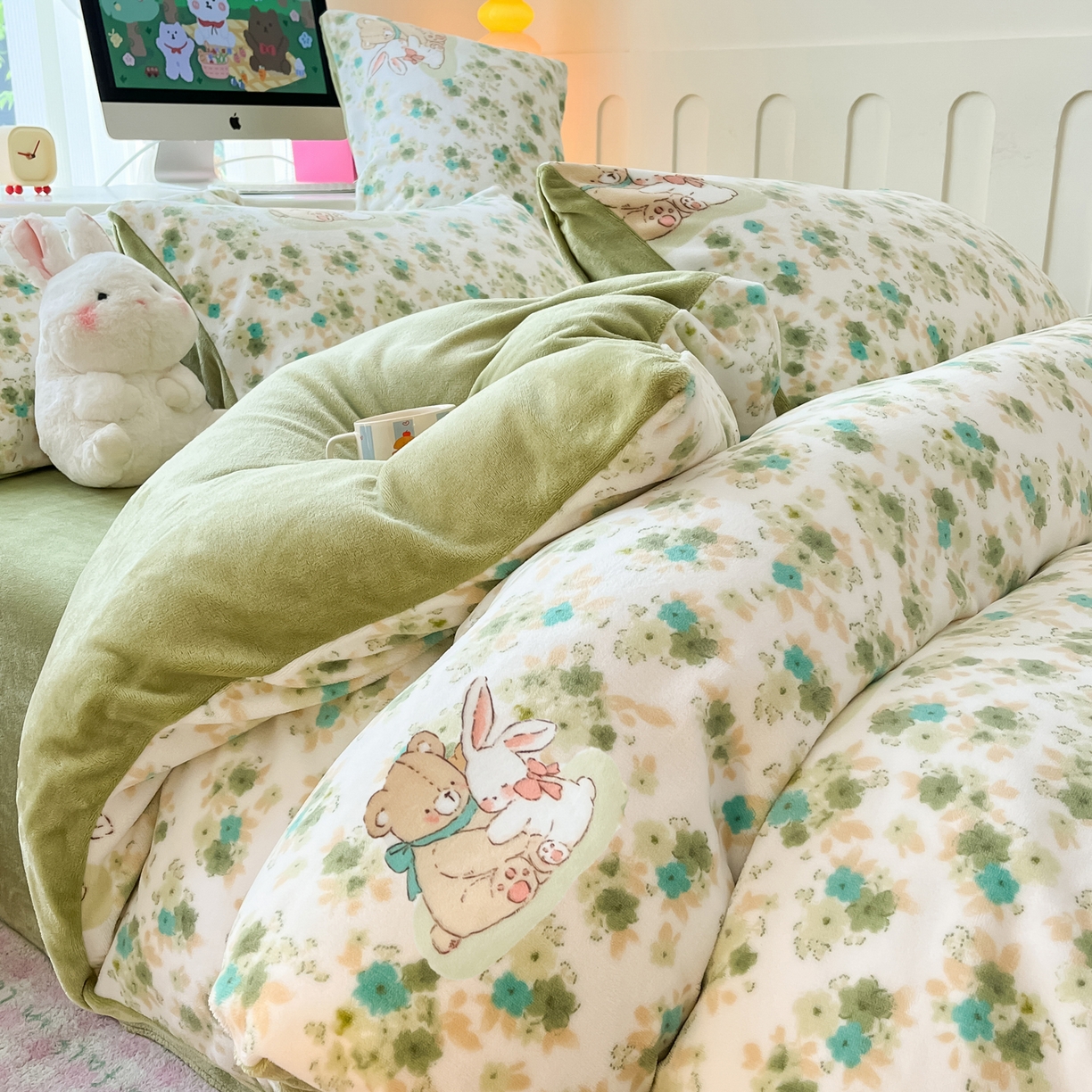 91家纺网 家纺一手货源 找家纺 启发 2025新款高克重小清新牛奶绒印花四件套 蓝风铃-绿