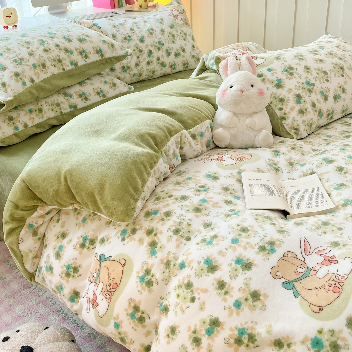 91家纺网 家纺一手货源 找家纺 启发 2025新款高克重小清新牛奶绒印花四件套 蓝风铃-绿