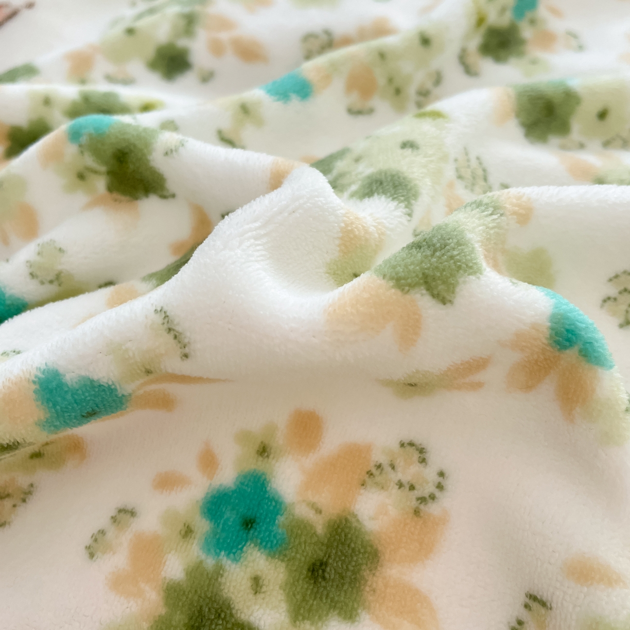 91家纺网 家纺一手货源 找家纺 启发 2025新款高克重小清新牛奶绒印花四件套 蓝风铃-绿