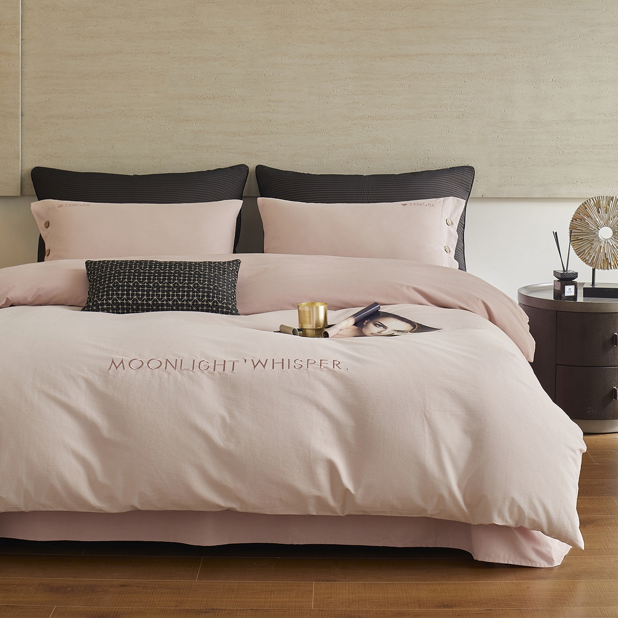 91家纺网 家纺一手货源 找家纺 艾咪-Amy ntmy 2025轻奢高级感纽扣款全棉纯棉加厚磨毛刺绣四件套 漫月桃粉