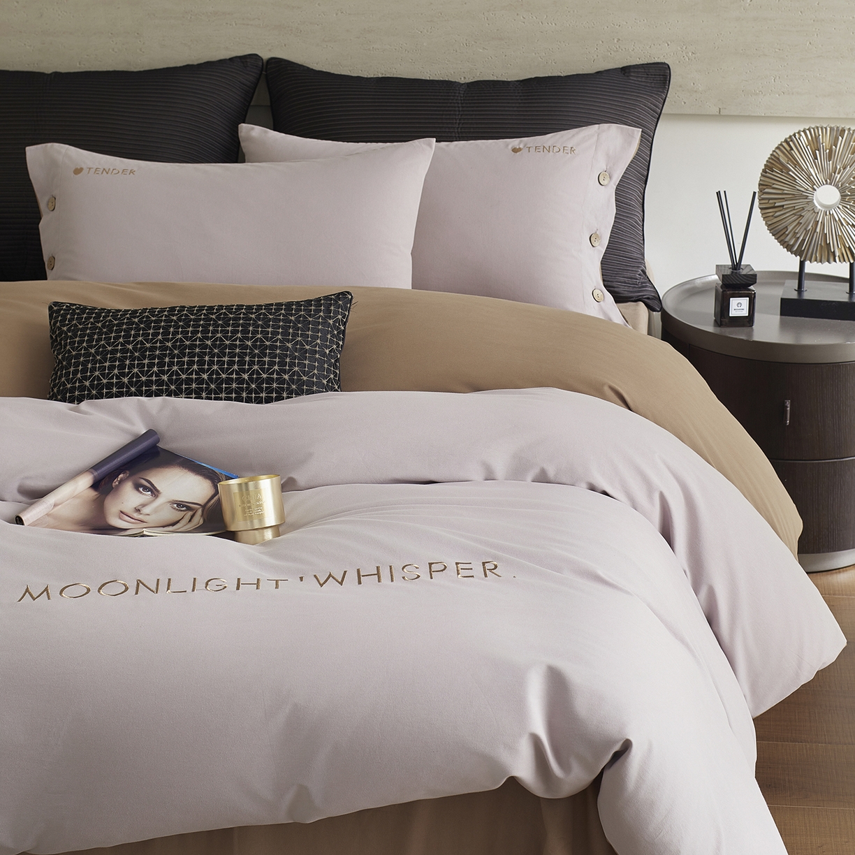 91家纺网 家纺一手货源 找家纺 艾咪-Amy ntmy 2025轻奢高级感纽扣款全棉纯棉加厚磨毛刺绣四件套 漫月紫咖