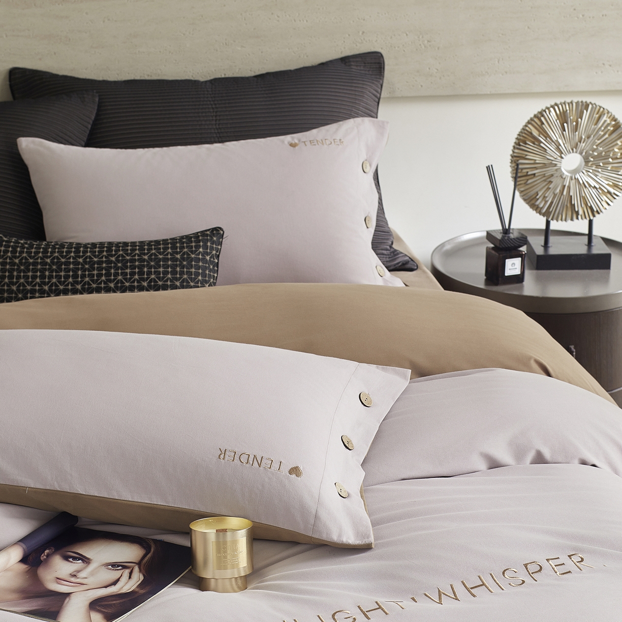 91家纺网 家纺一手货源 找家纺 艾咪-Amy ntmy 2025轻奢高级感纽扣款全棉纯棉加厚磨毛刺绣四件套 漫月紫咖