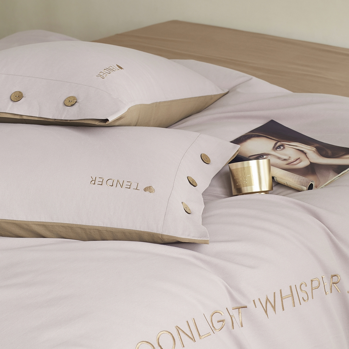 91家纺网 家纺一手货源 找家纺 艾咪-Amy ntmy 2025轻奢高级感纽扣款全棉纯棉加厚磨毛刺绣四件套 漫月紫咖