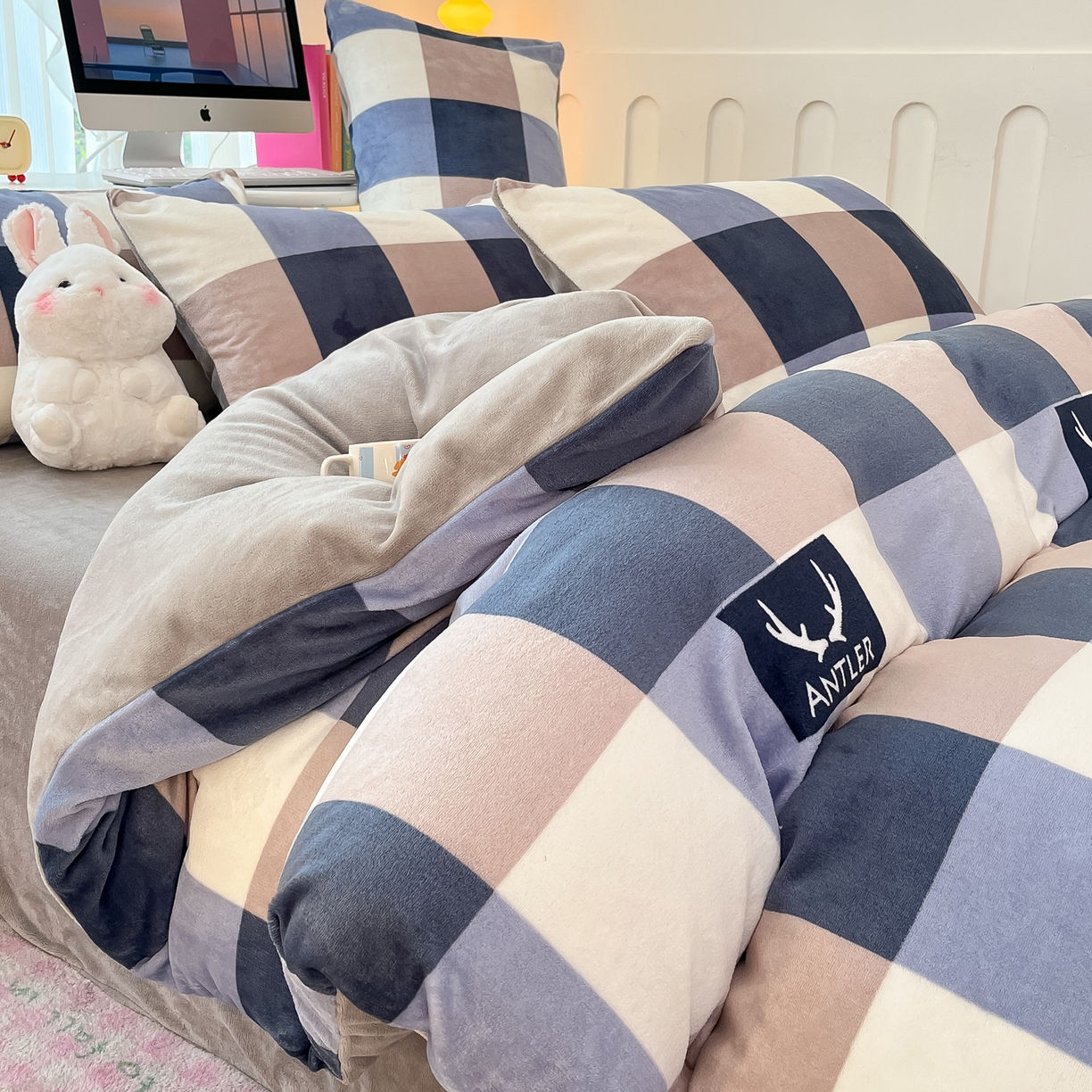 91家纺网 家纺一手货源 找家纺 启发 2025新款高克重小清新牛奶绒印花四件套 梦鹿